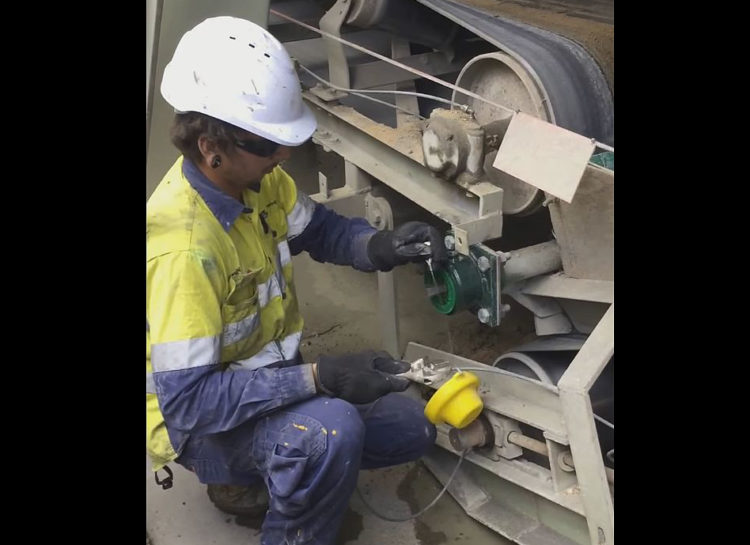 Conveyor Belt Cleaner Blade Change-out Video